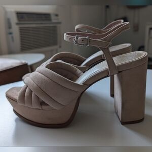 Vince Camuto Size 6M Nude platform Heels